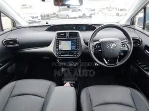 Toyota Prius Limited 2021 Pearl