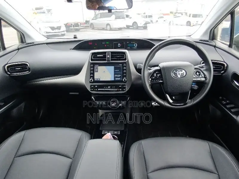 Toyota Prius Limited 2021 Pearl