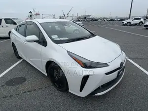 Toyota Prius Limited 2021 Pearl