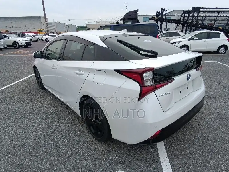 Toyota Prius Limited 2021 Pearl
