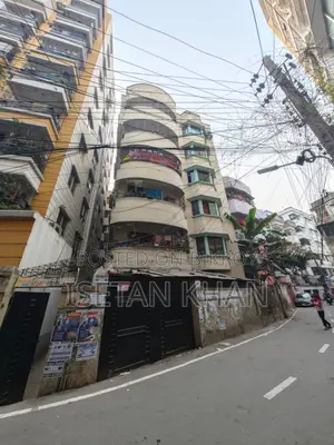 7-Story Building for Sale in 105/4, West, 60 Feet Road