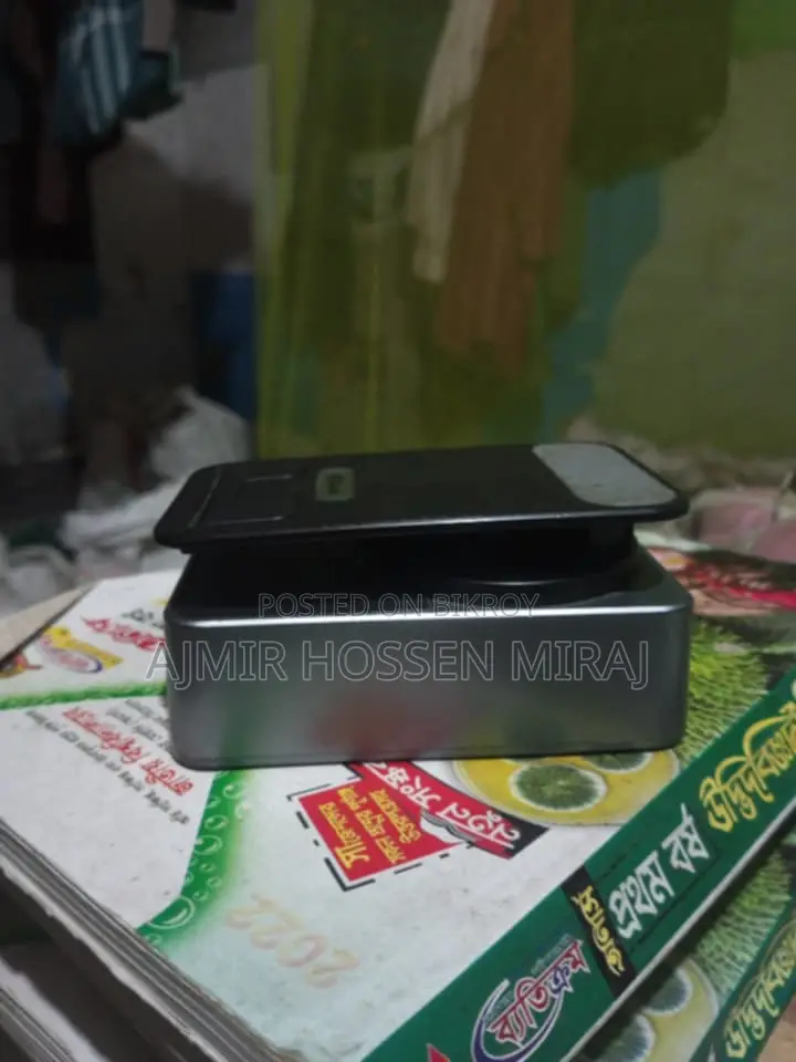 পাওয়ার ব্যাংক + ব্লুটুথ বক্স সহ মোবাইল স্ট্যান্ড