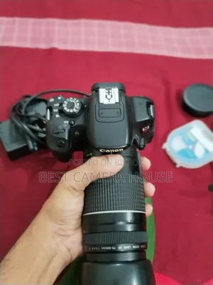 ৭০০ডি + ৭৫-৩০০মিমি জুম বক্সসহ