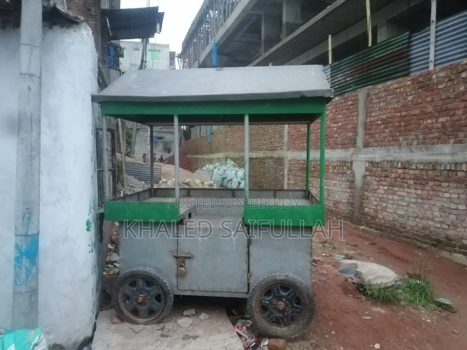 এই গাড়িটা বিক্রি করা হবে।