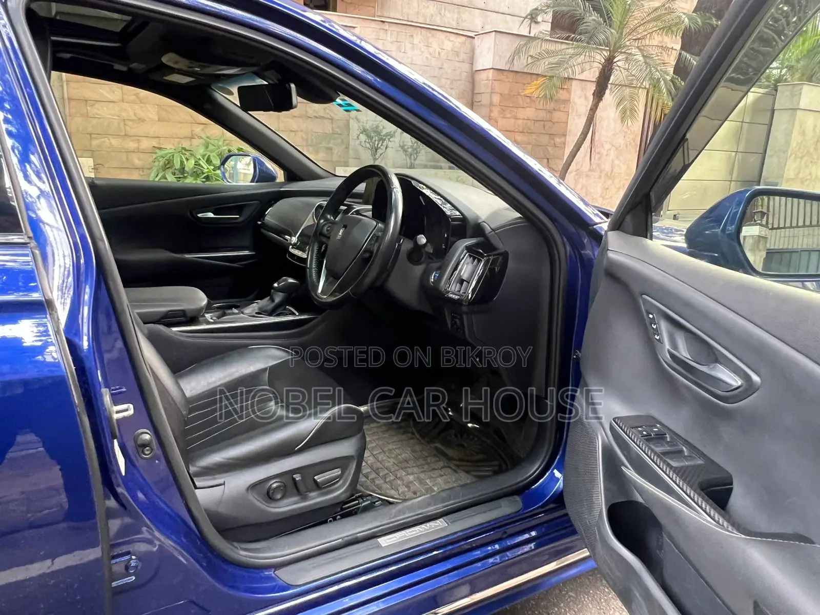 Toyota Crown 2018 Blue