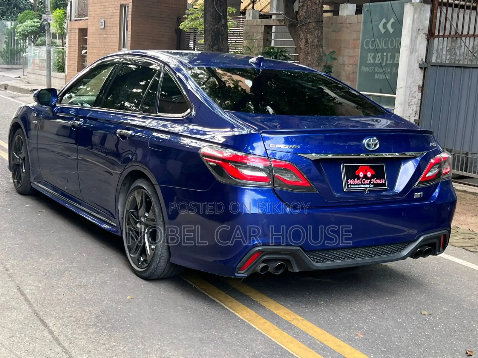 Toyota Crown 2018 Blue