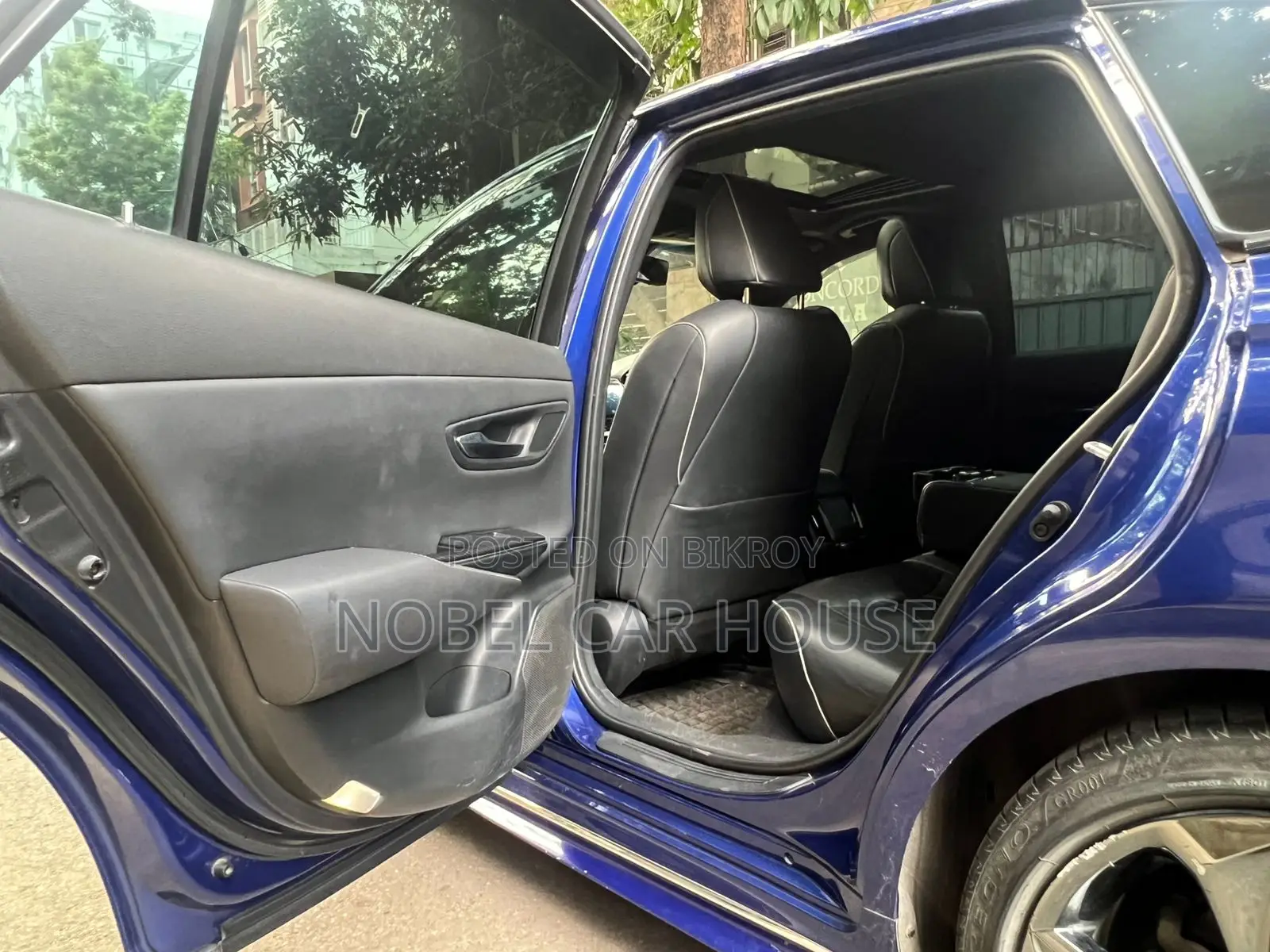 Toyota Crown 2018 Blue