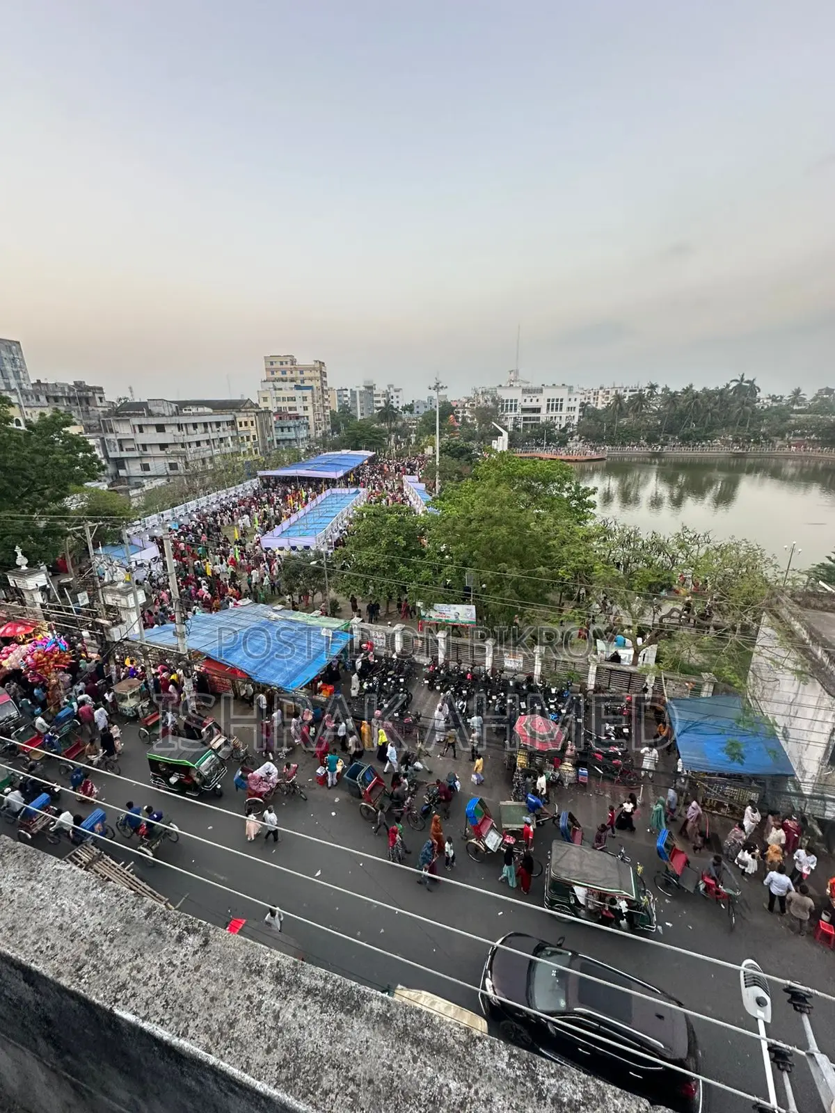 শহীদ হাদিস পার্কের সামনে আকর্ষণীয় কমার্শিয়াল স্পেস ভাড়া হবে