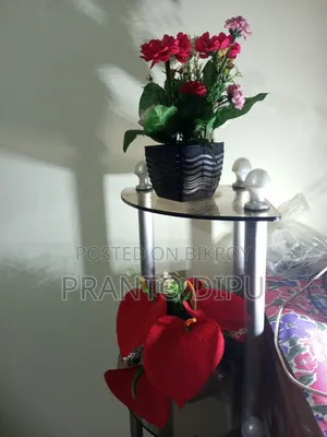 Side Rack With Flowers