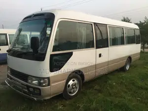 টয়োটা কোস্টার ২০০৪ সাদা