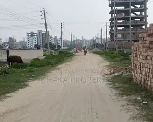 সেক্টর-১৫/বি-তে ৬০ ফুট মেট্রো স্টেশন সংলগ্ন ৩ কাঠার দক্ষিণমুখী প্লট