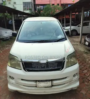 Toyota Voxy 2002 White