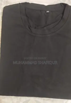 বেসিক ব্ল্যাক টি-শার্ট