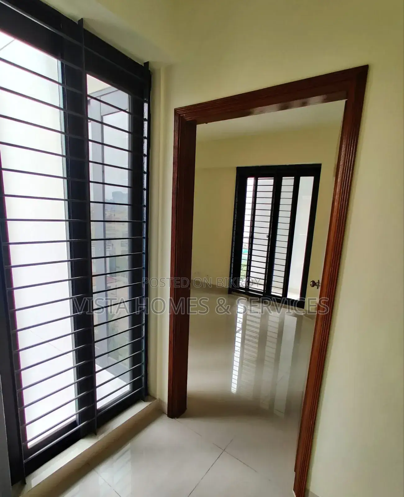 গুলশান-১ এ ভাড়ার জন্য ১৯৫০ বর্গফুটের অফিস/বাসা