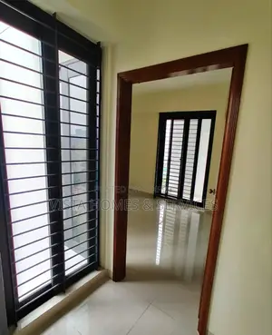 গুলশান-১ এ ভাড়ার জন্য ১৯৫০ বর্গফুটের অফিস/বাসা