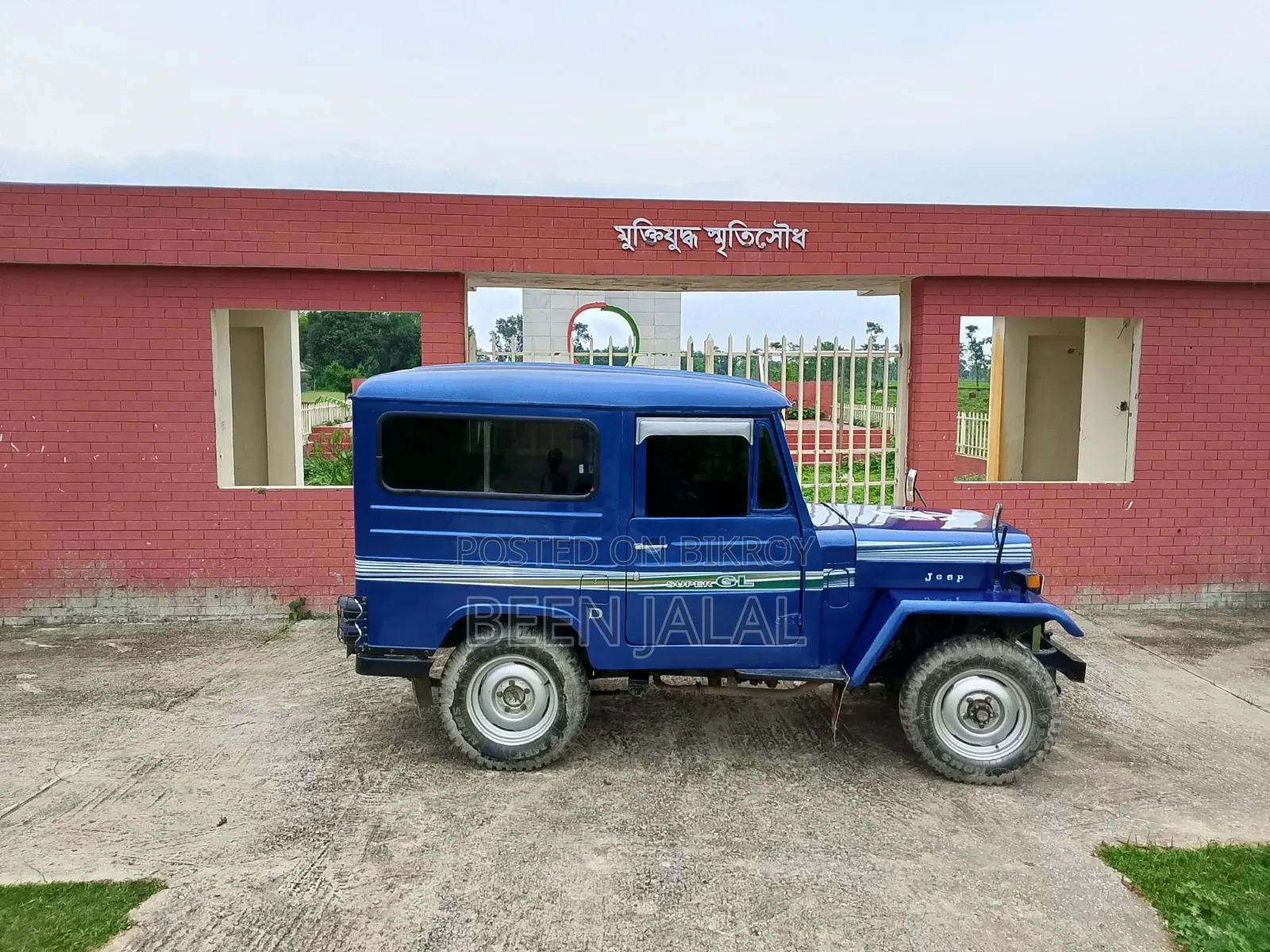 Mitsubishi Jeep 2000 Blue