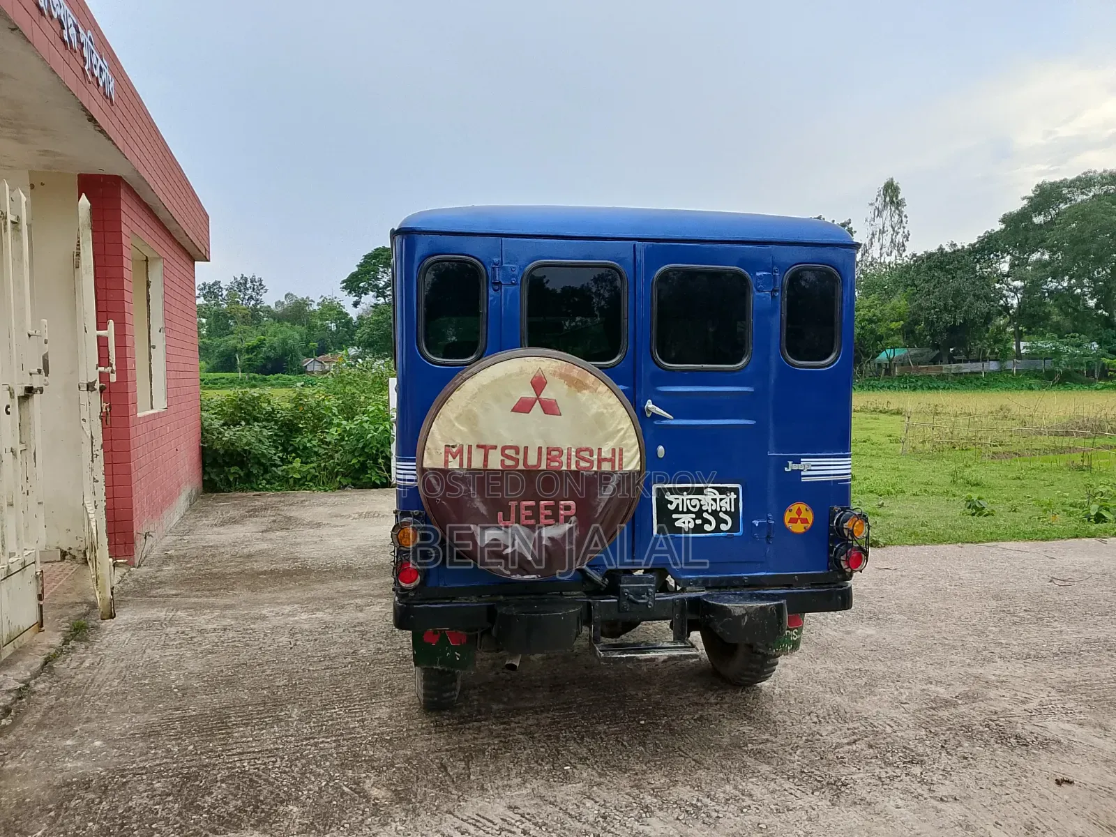 Mitsubishi Jeep 2000 Blue