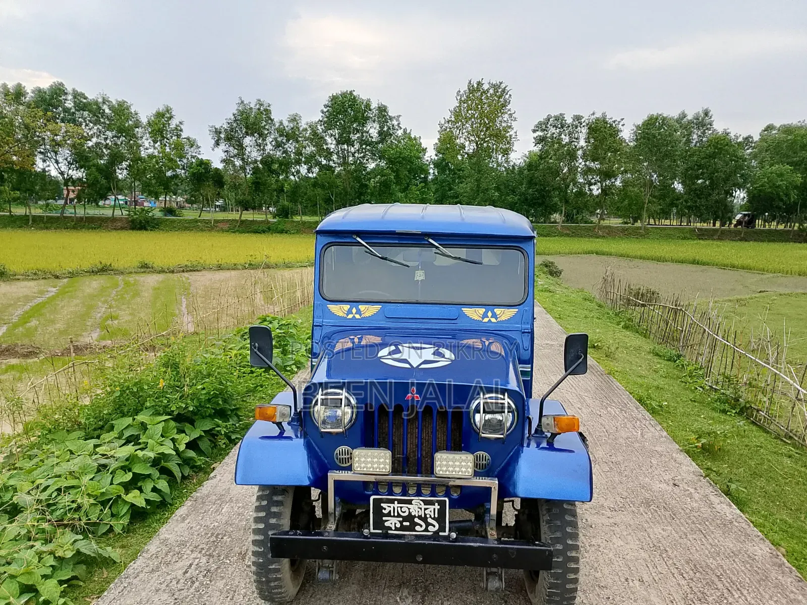 Mitsubishi Jeep 2000 Blue