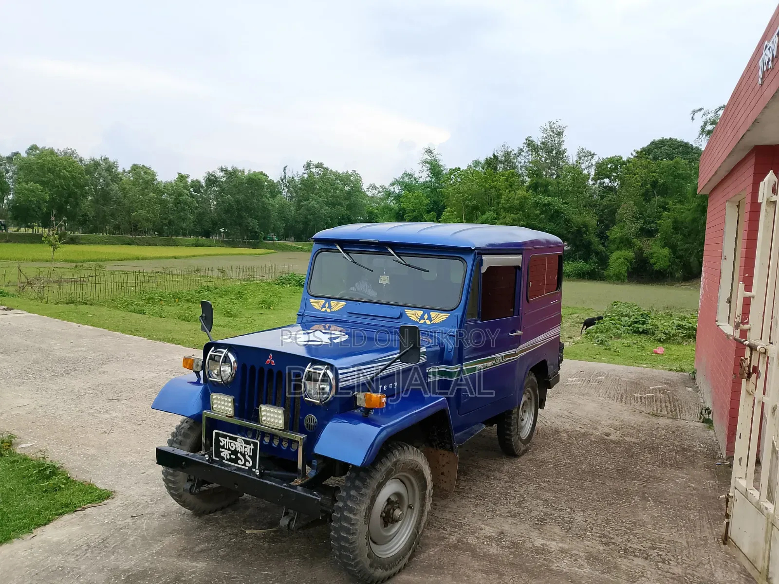 Mitsubishi Jeep 2000 Blue