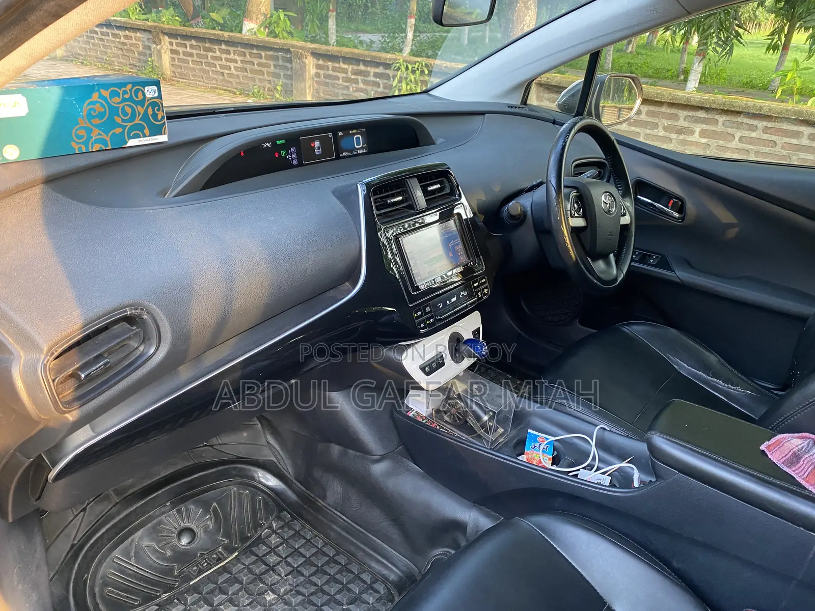 Toyota Prius 4-Door Hatchback (1.8L 4-Cylinder Gas/Electric Hybrid CVT) 2016
