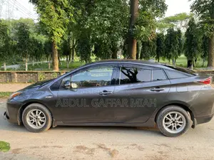 টয়োটা প্রিয়াস ৪-ডোর হ্যাচব্যাক (১.৮লিটার ৪-সিলিন্ডার গ্যাস/ইলেকট্রিক হাইব্রিড সিভিটি) ২০১৬
