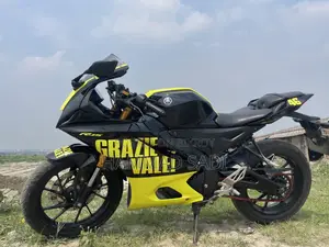 ইয়ামাহা আর১৫ ২০২২ ব্ল্যাক