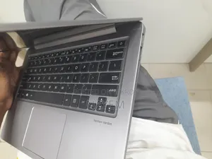 Laptop Asus ZenBook UX430UA 4GB Intel Core I3 SSD 1T