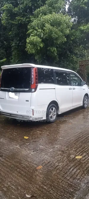 Toyota Esquire 1.8 FWD Hybrid (7 Seater) 2016 Pearl