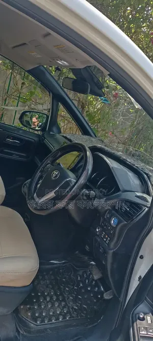 Toyota Esquire 1.8 FWD Hybrid (7 Seater) 2016 Pearl