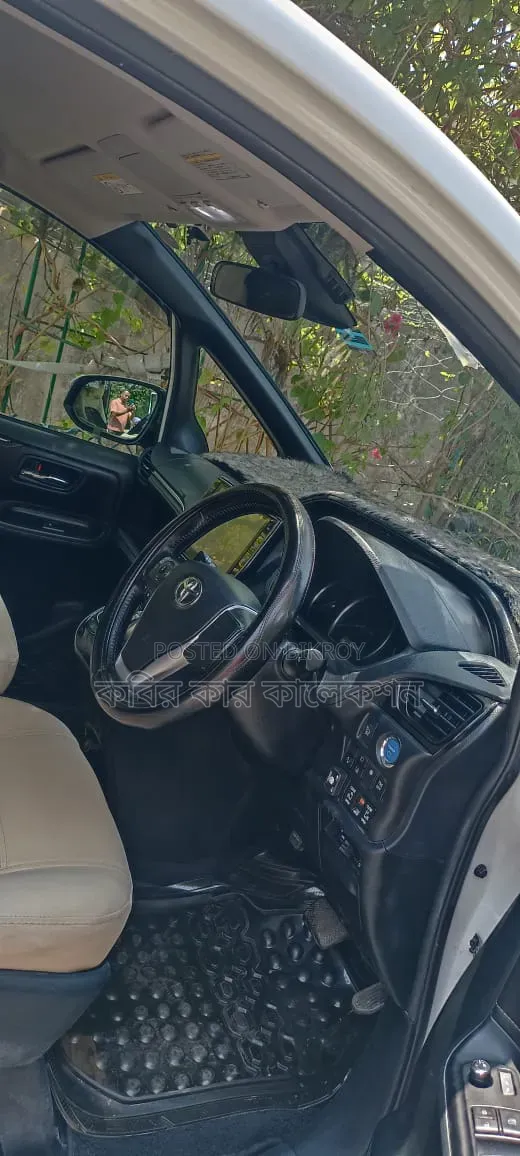 Toyota Esquire 1.8 FWD Hybrid (7 Seater) 2016 Pearl