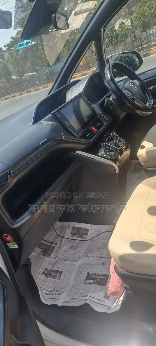 Toyota Esquire 1.8 FWD Hybrid (7 Seater) 2016 Pearl