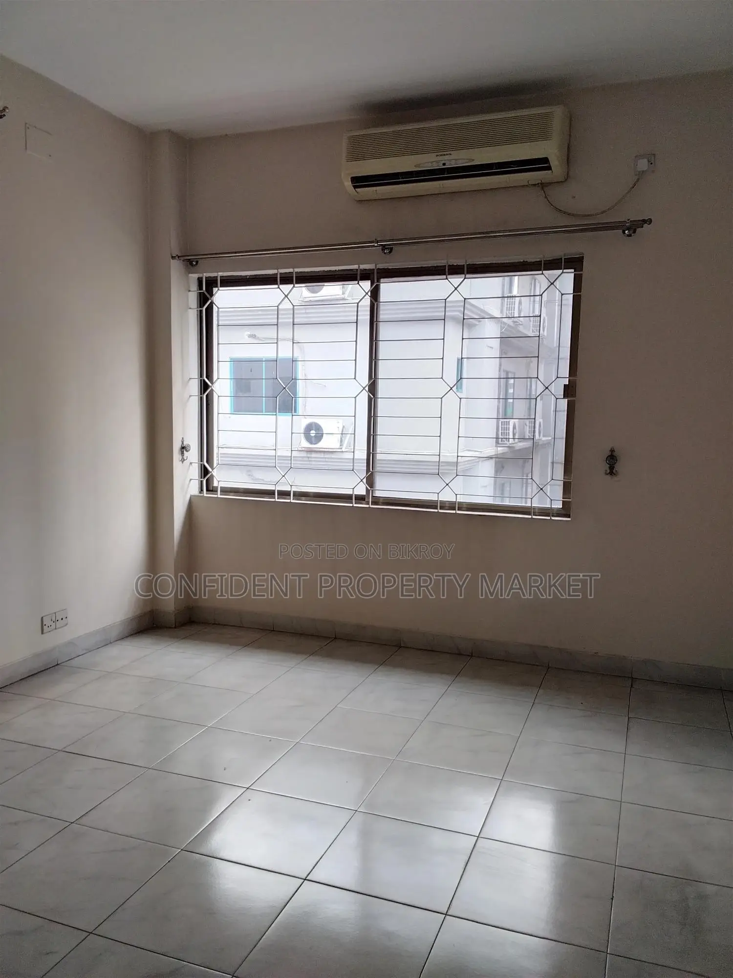 4bdrm Apartment in Baridhara for Sale
