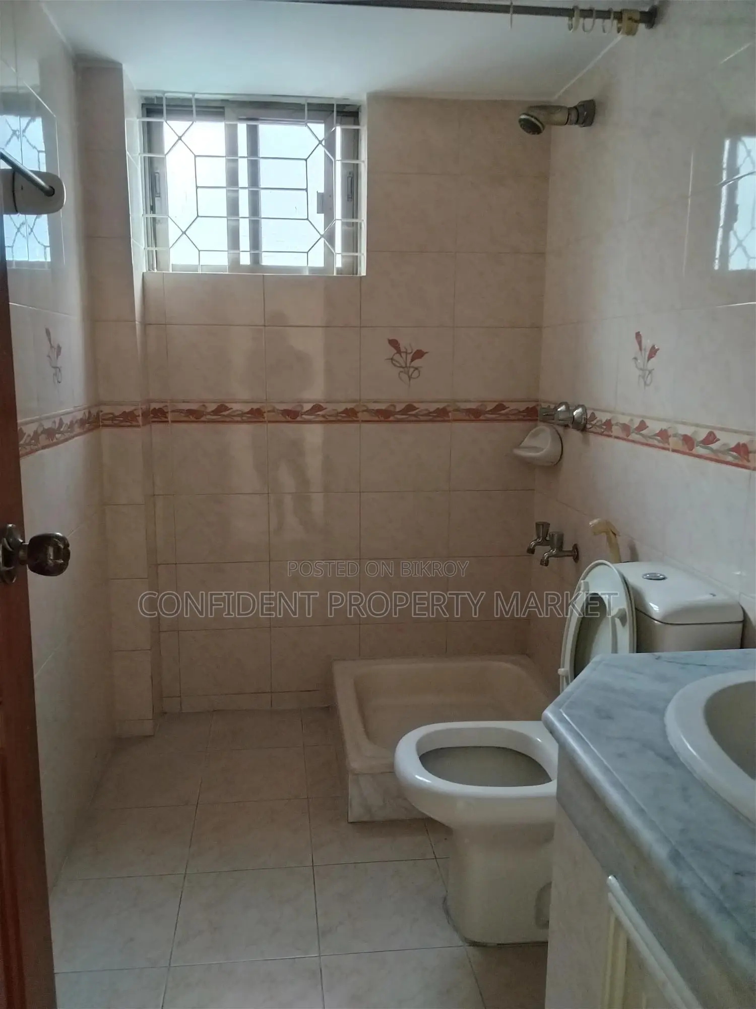 4bdrm Apartment in Baridhara for Sale