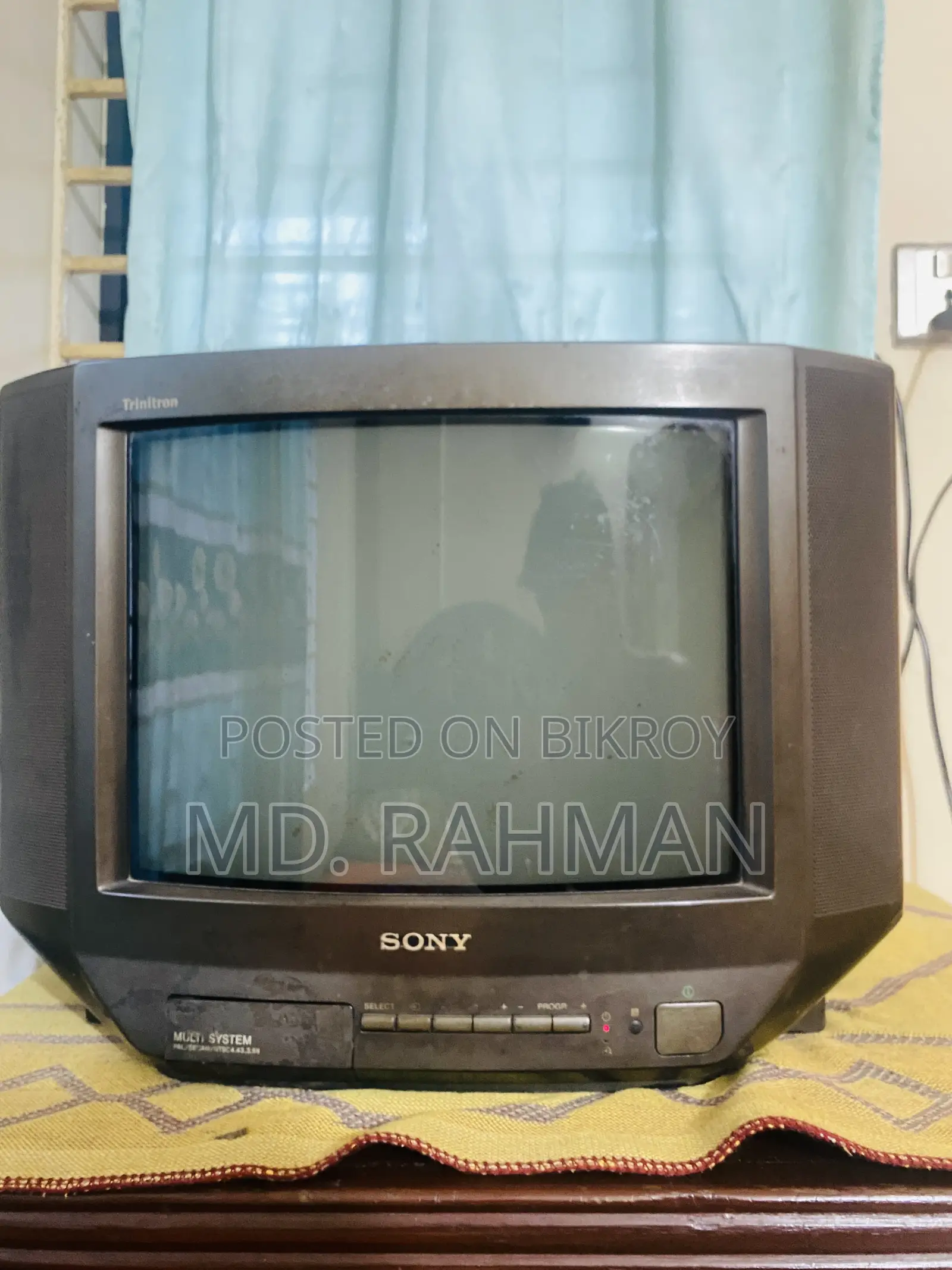 Sony Trinitron Color TV (KV-J14L1)