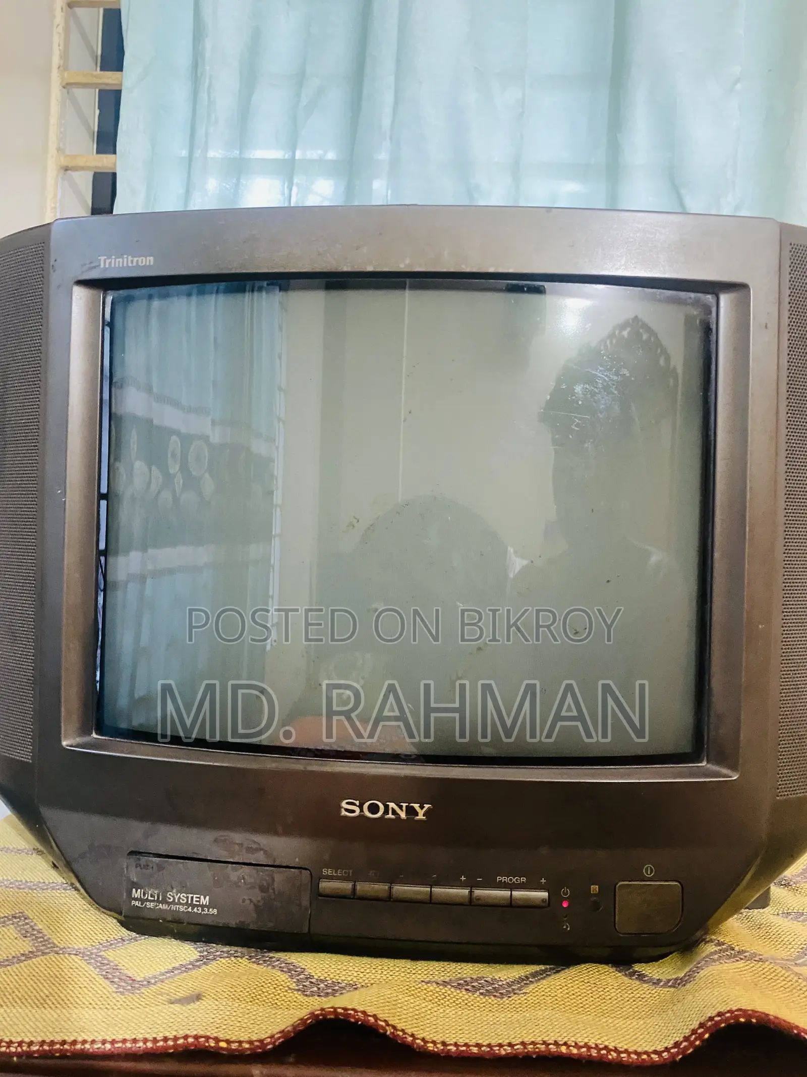 Sony Trinitron Color TV (KV-J14L1)