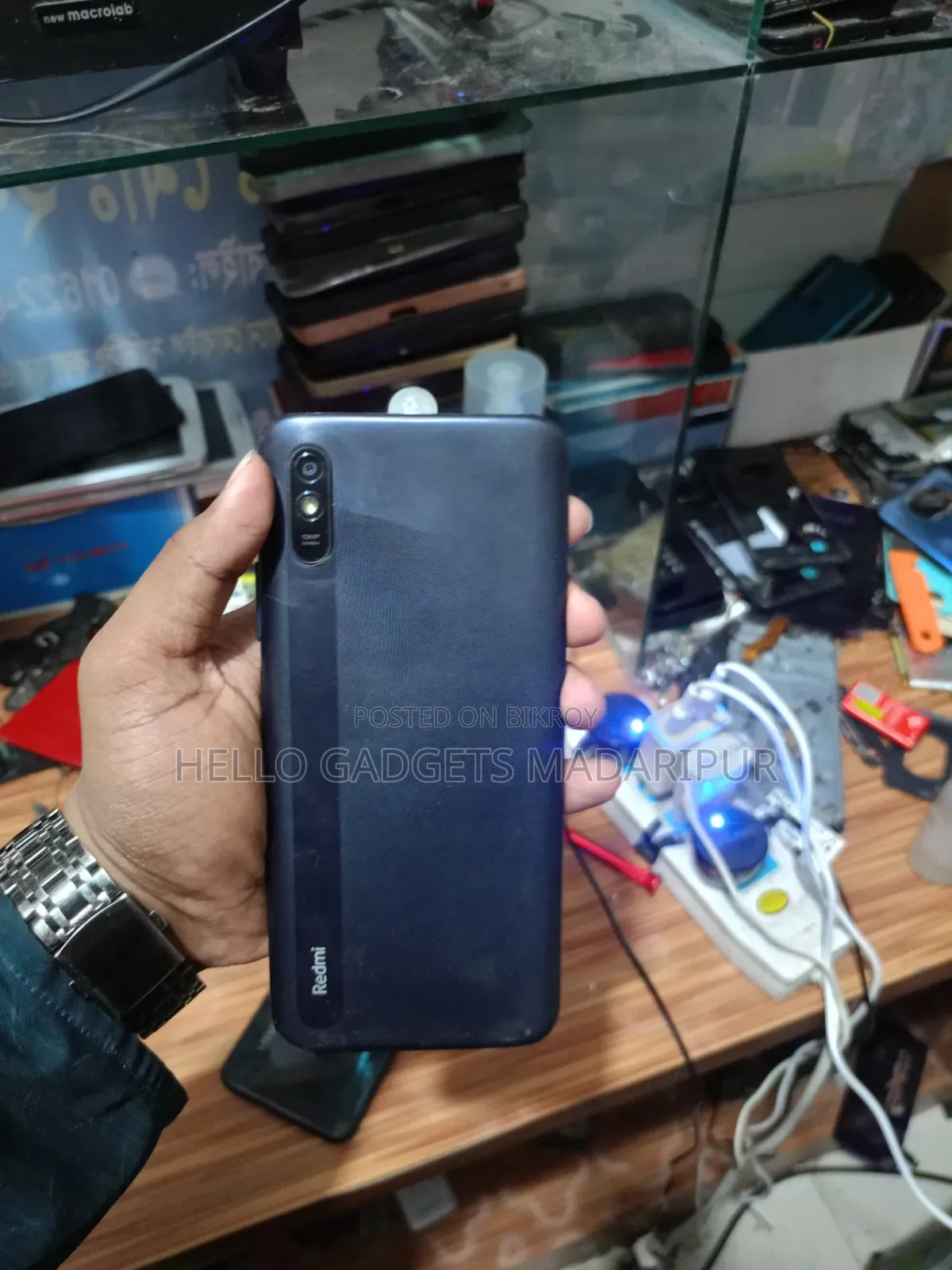 নষ্ট ফোন কেনা হয়।