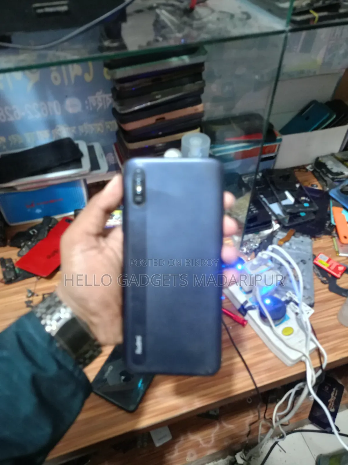 নষ্ট ফোন কেনা হয়।