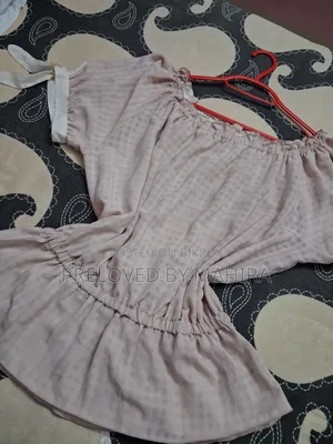 Women's Cute Off Shoulder Top With Back Ribbons