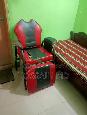 একটি ৩ পার্টের ফেসিয়াল চেয়ার ও একটি সিংগেল বক্স খাট বিক্রি করা হবে।