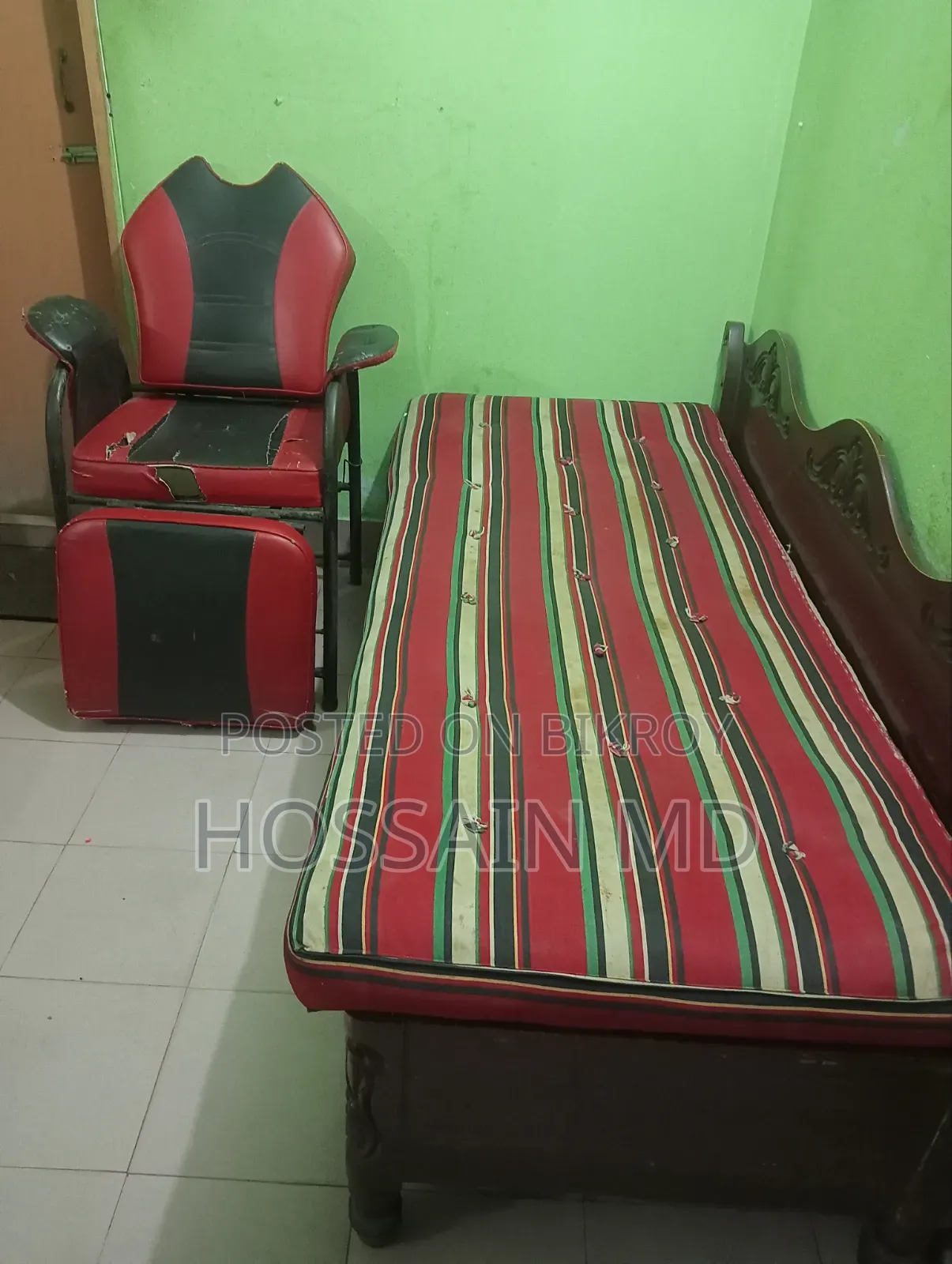 3-Part Facial Chair and Single Box Bed for Sale