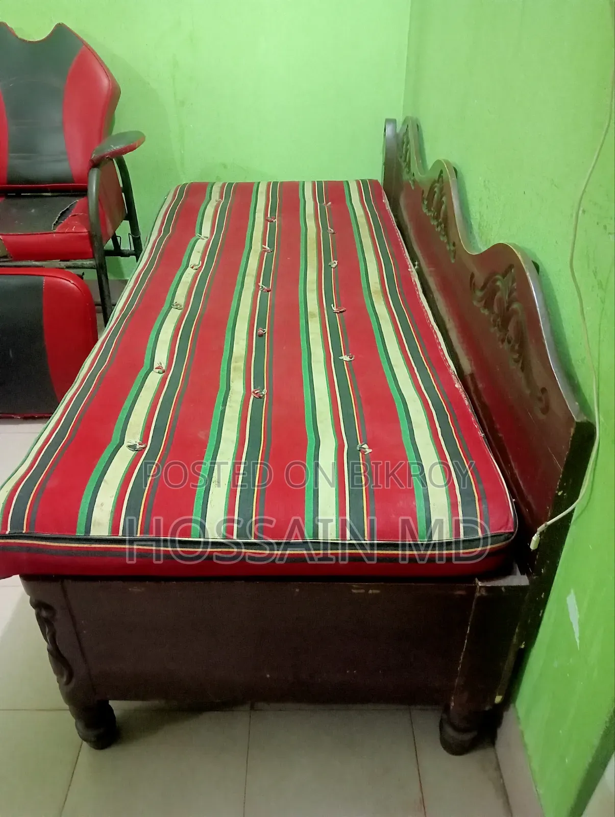 3-Part Facial Chair and Single Box Bed for Sale