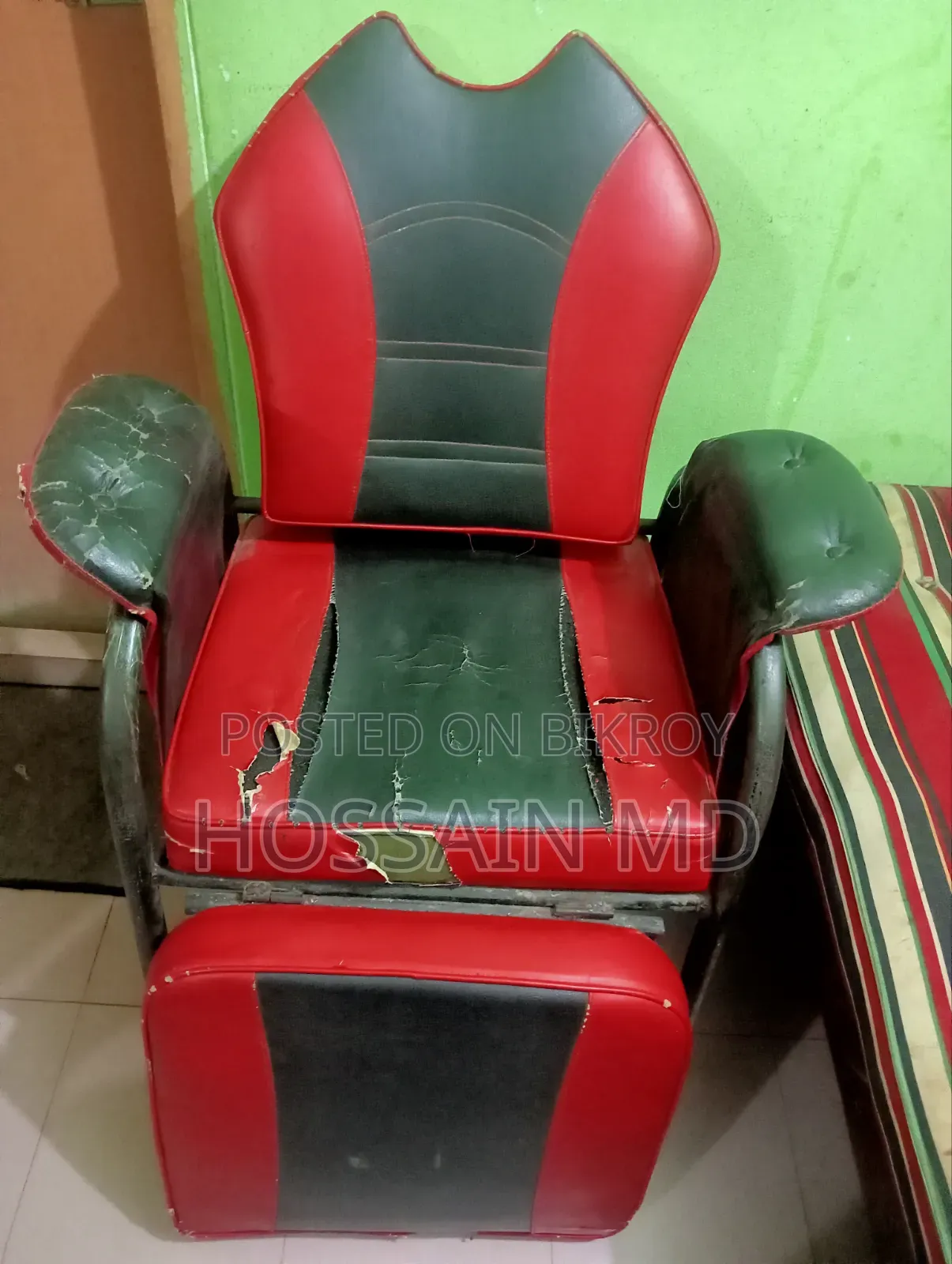 3-Part Facial Chair and Single Box Bed for Sale