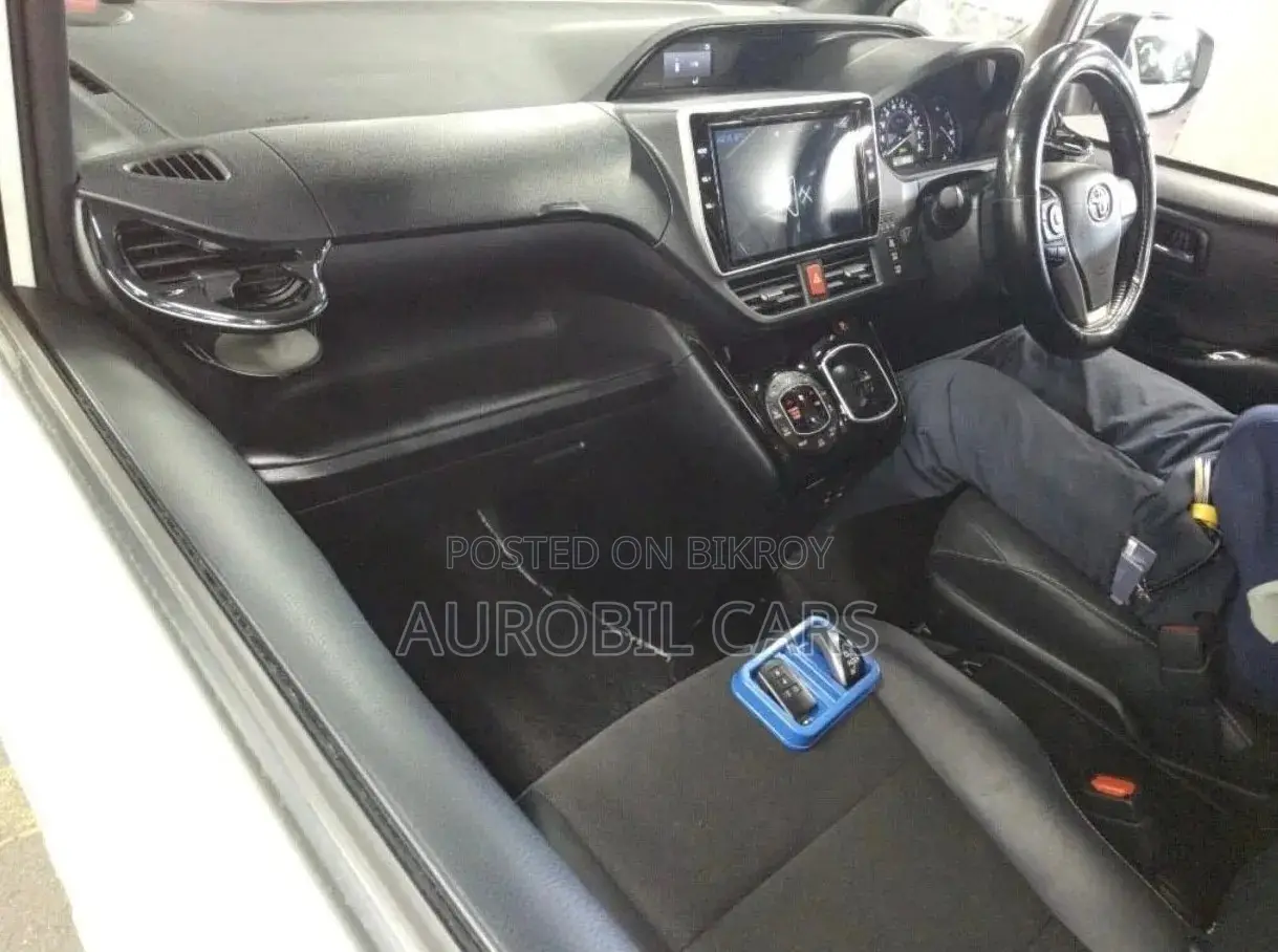 Toyota Noah 2021 Pearl