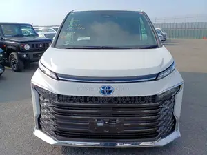 Toyota Voxy 2022 পার্ল