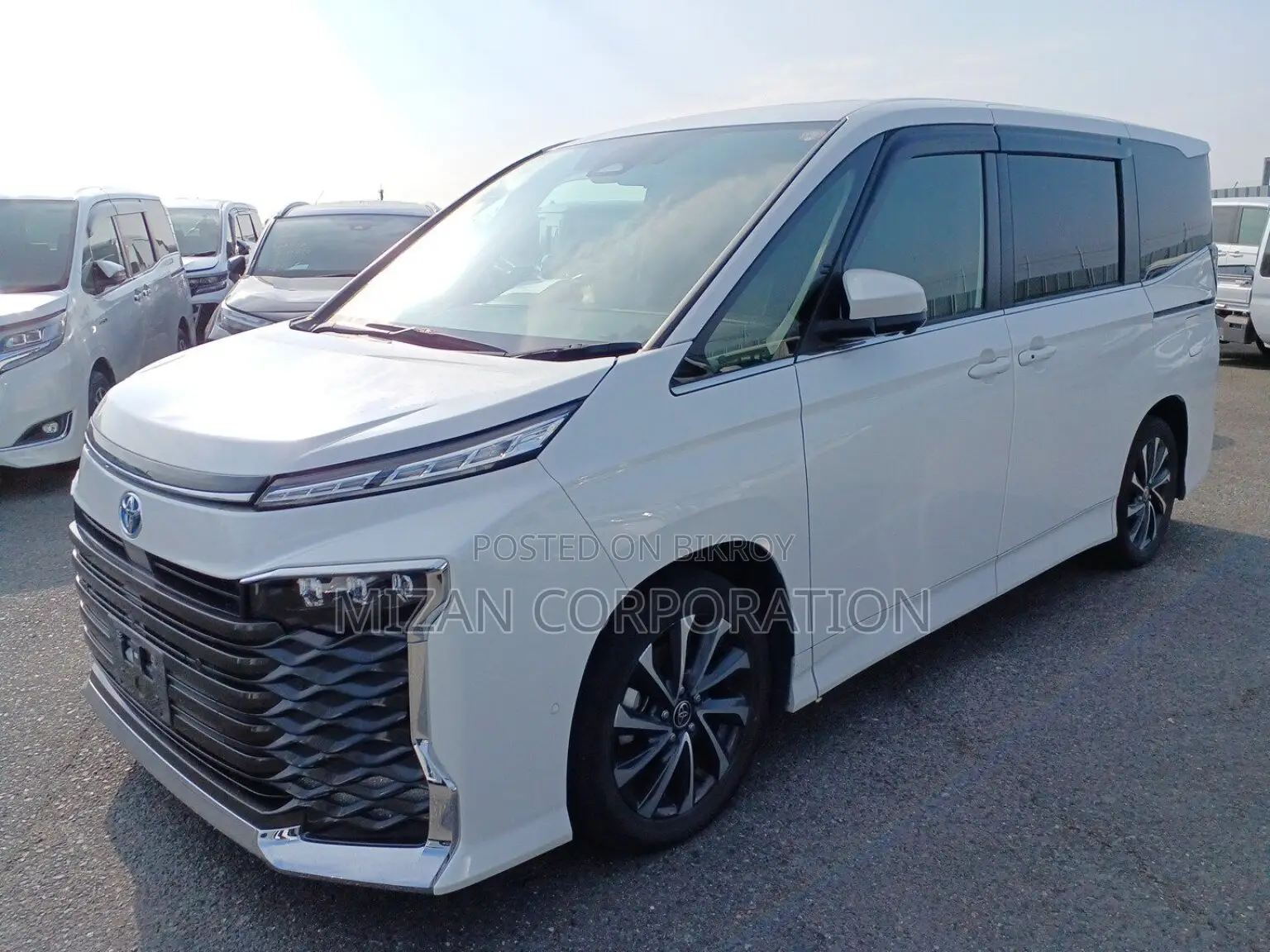 Toyota Voxy 2022 পার্ল