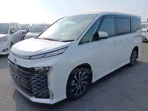 Toyota Voxy 2022 পার্ল