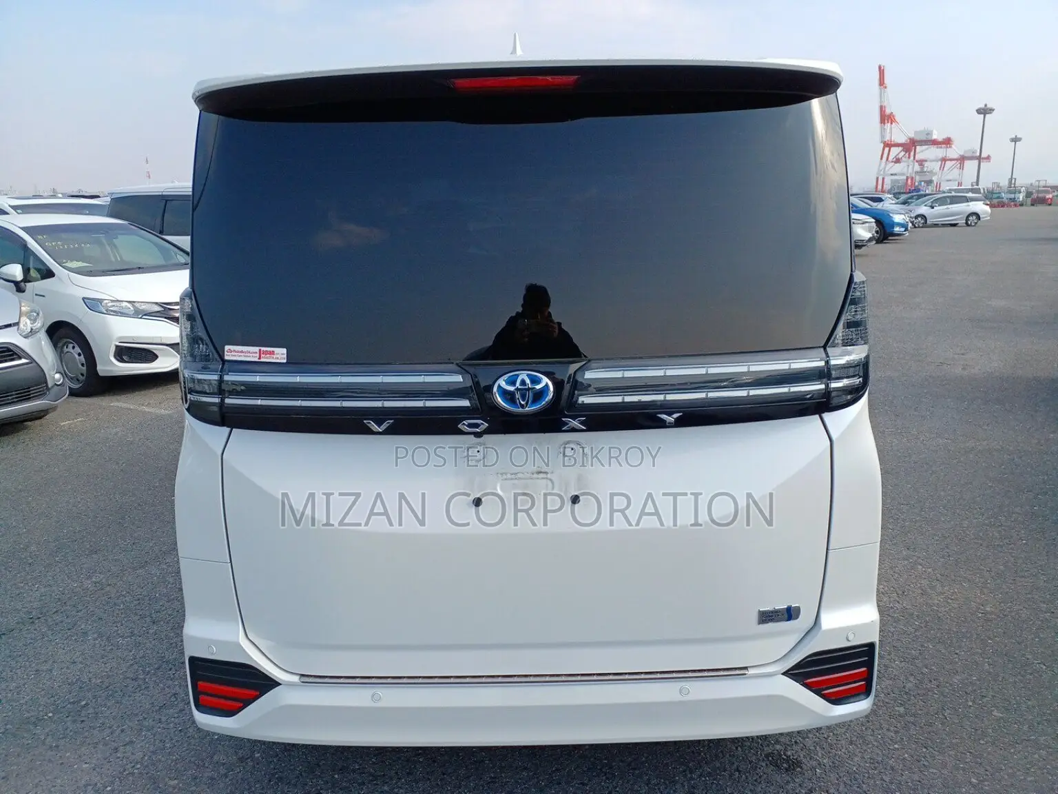 Toyota Voxy 2022 পার্ল