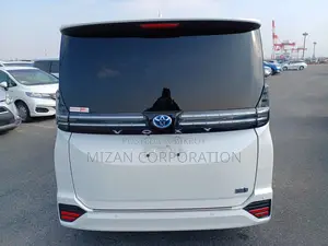 Toyota Voxy 2022 পার্ল