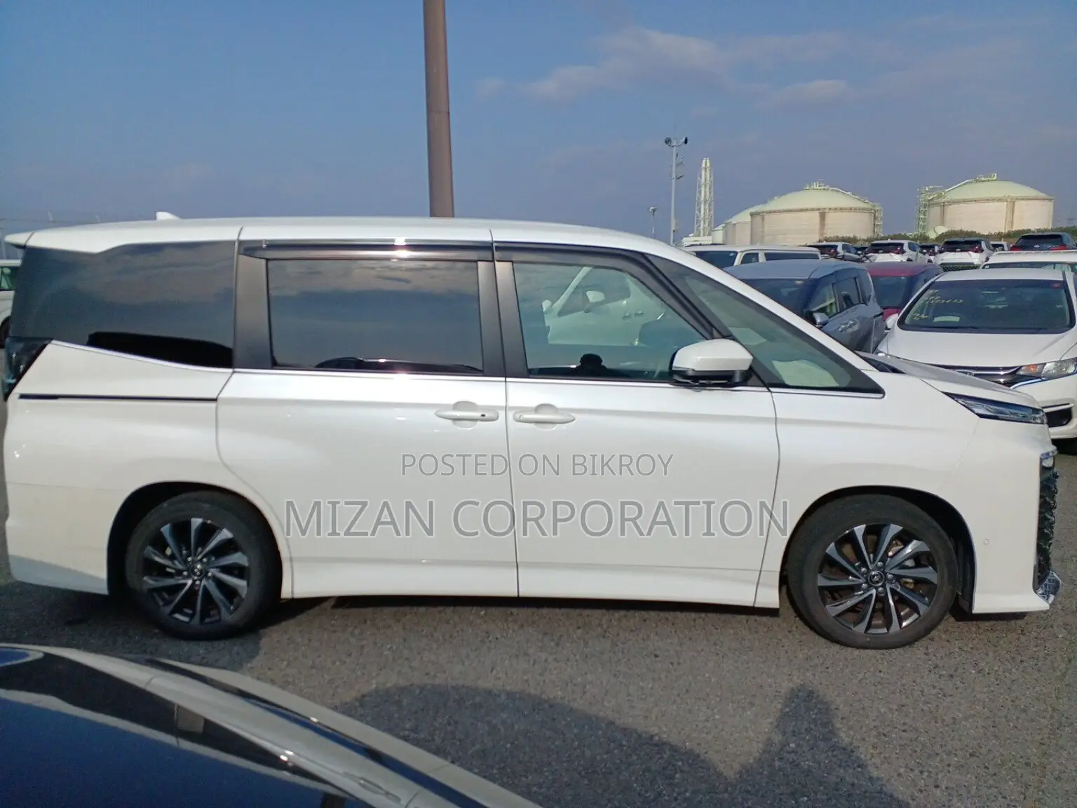 Toyota Voxy 2022 পার্ল