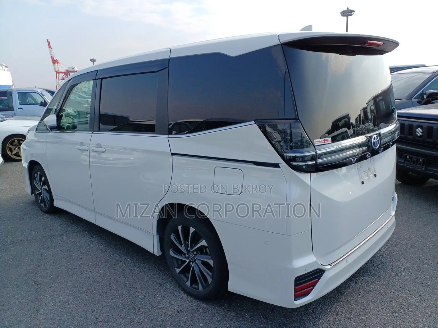 Toyota Voxy 2022 পার্ল